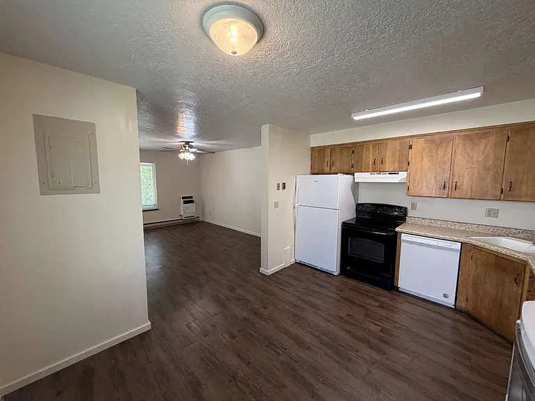 1058 N 250 W #3 — Photo 7