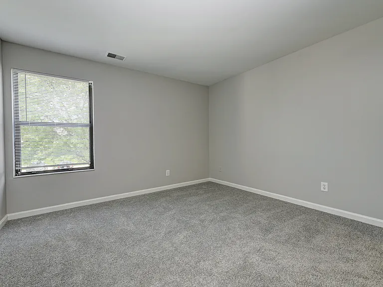 Boulder Pointe Apartments — Photo 22