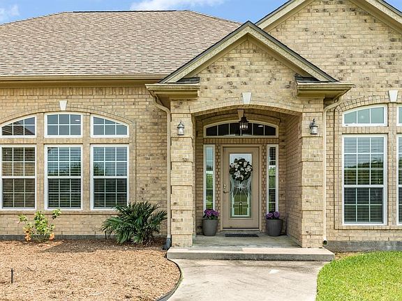 This home is 2,965 square feet!