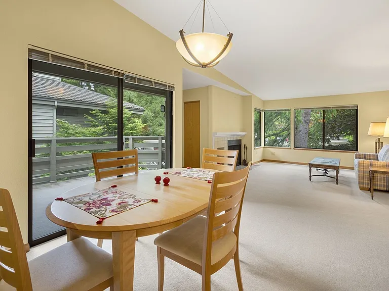 1256 Bellevue Way NE #6 — Photo 6