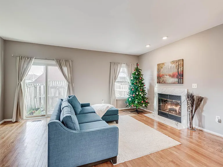 216 Roundhouse Ct — Photo 9
