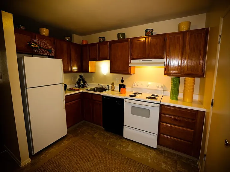 Cherry Creek Apartments — Photo 22