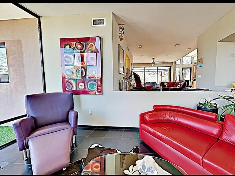2201 E Euclid Ave — Photo 18
