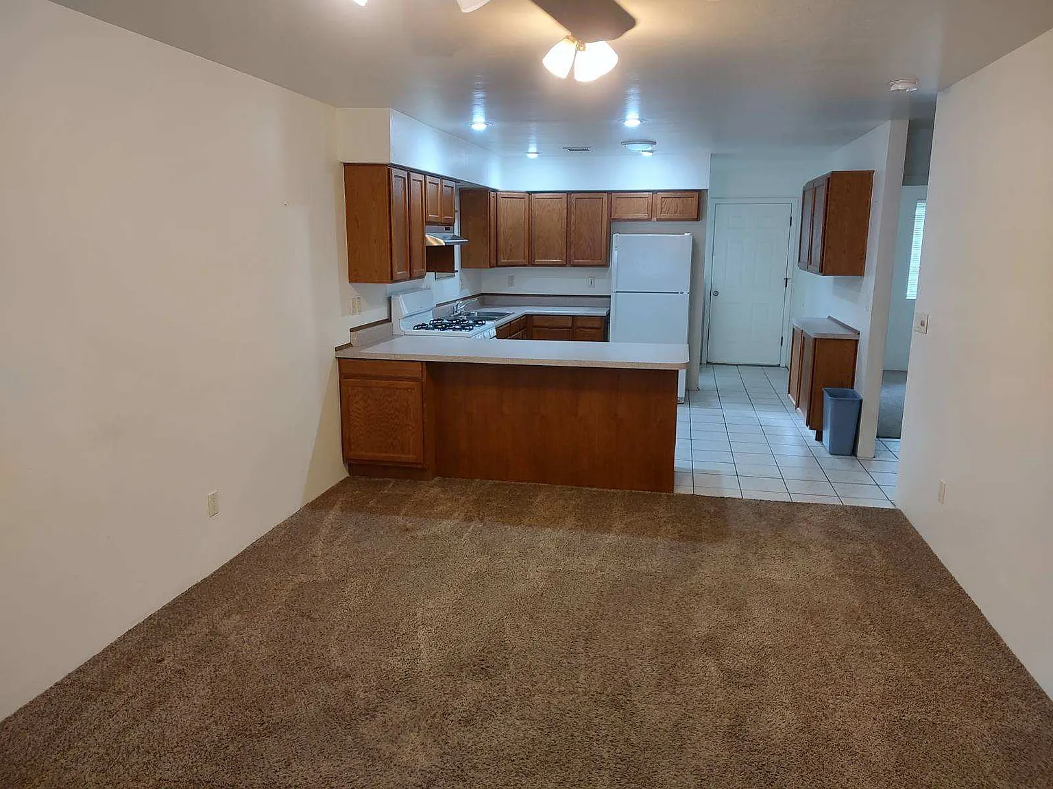 2 bed, 900 sqft, $1,650 — Photo 2