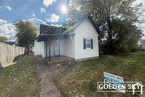 1st image of 1009 W Memorial Dr