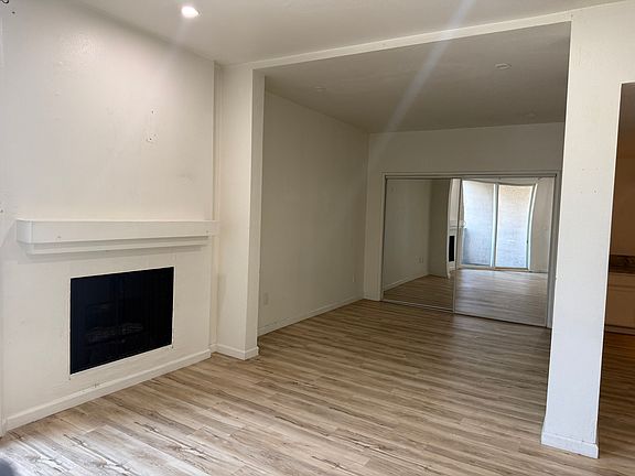 2nd image of 13718 Moorpark St APT 102