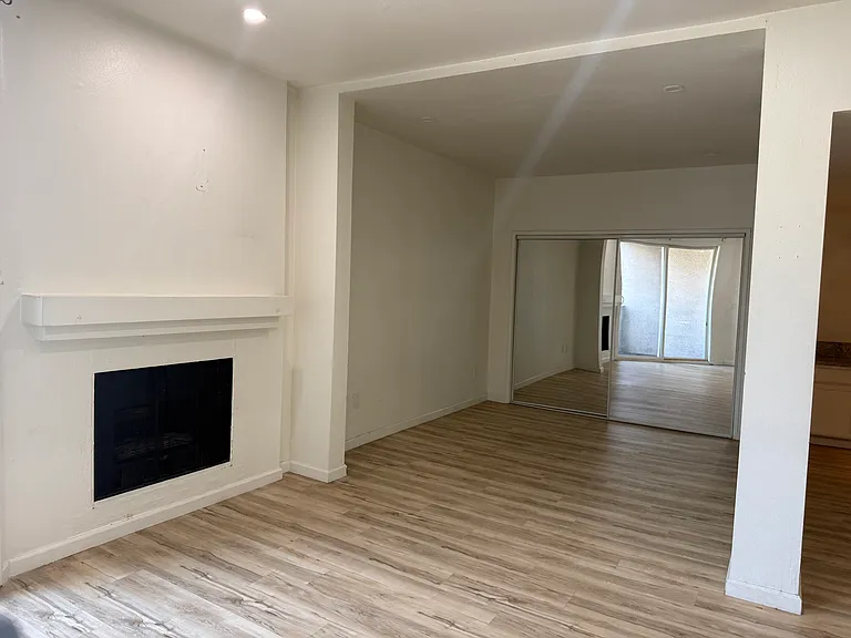 13718 Moorpark St #102A — Photo 5