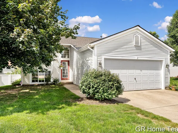 709 Cashew Ct NW, Grand Rapids, MI 49504
