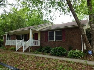 17 Bowling Green Dr, Arden, NC 28704