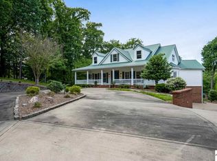 712 Bayview Dr, Grand Rivers, KY 42045