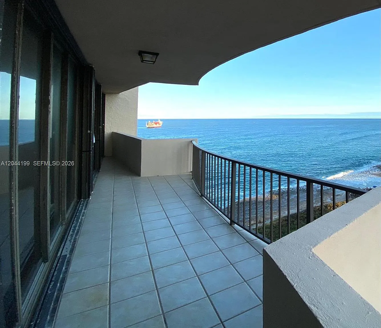 Cote D Azur Condo — Photo 4