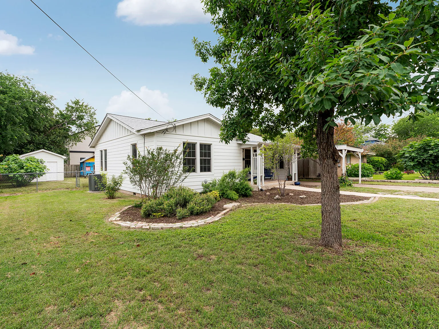 4 bed, 1380 sqft, $3,900 — Photo 3