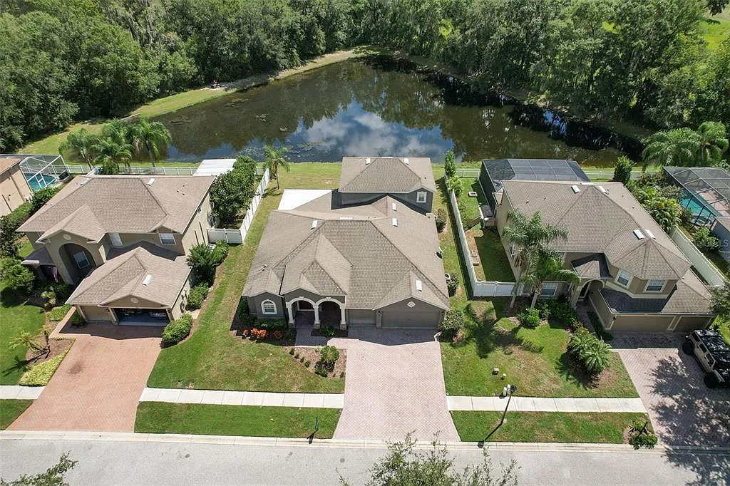 5 bed, 4.0 bath, 3041 sqft, $3,300 — Photo 2