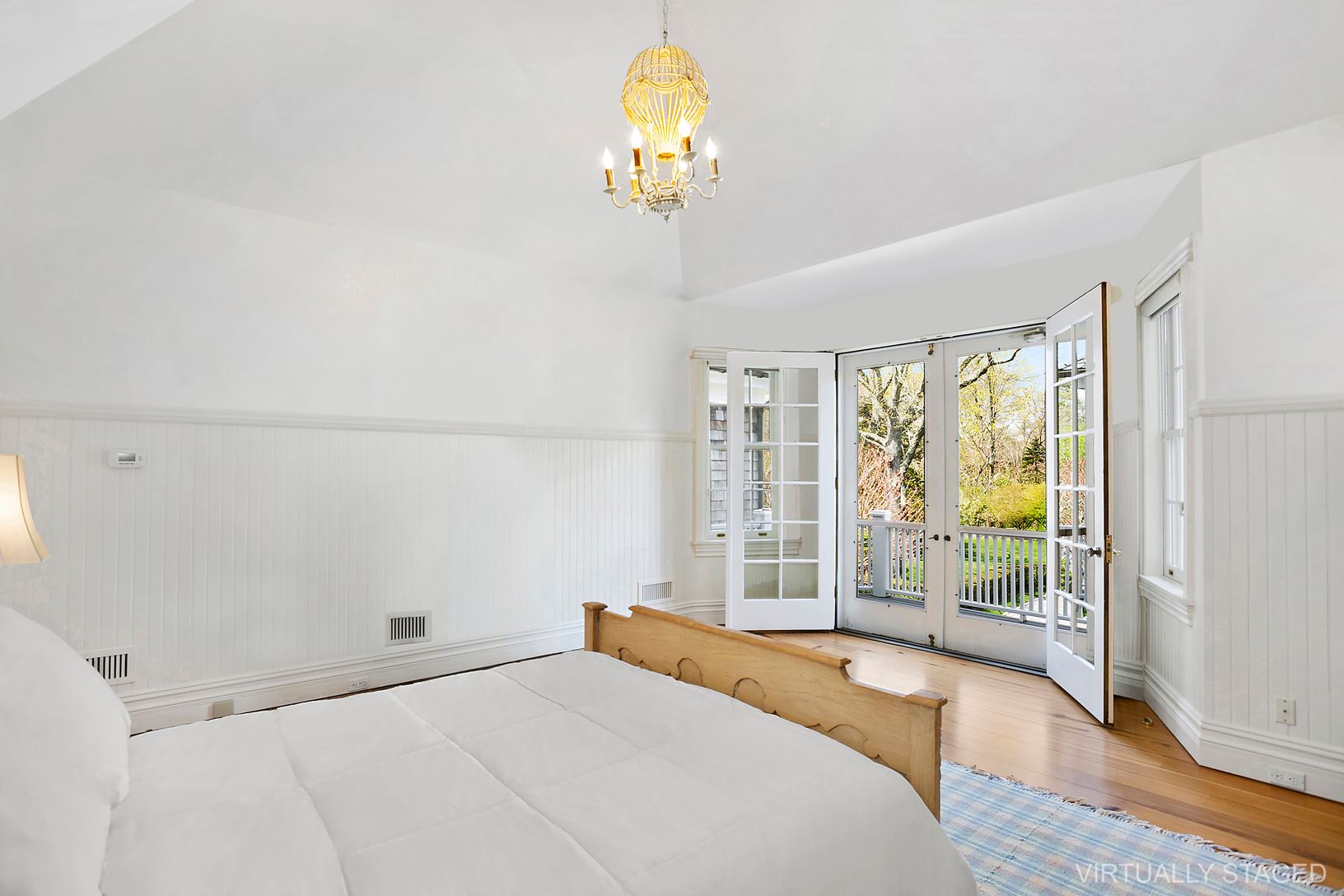  En-suite Guest Bedroom w/balcony