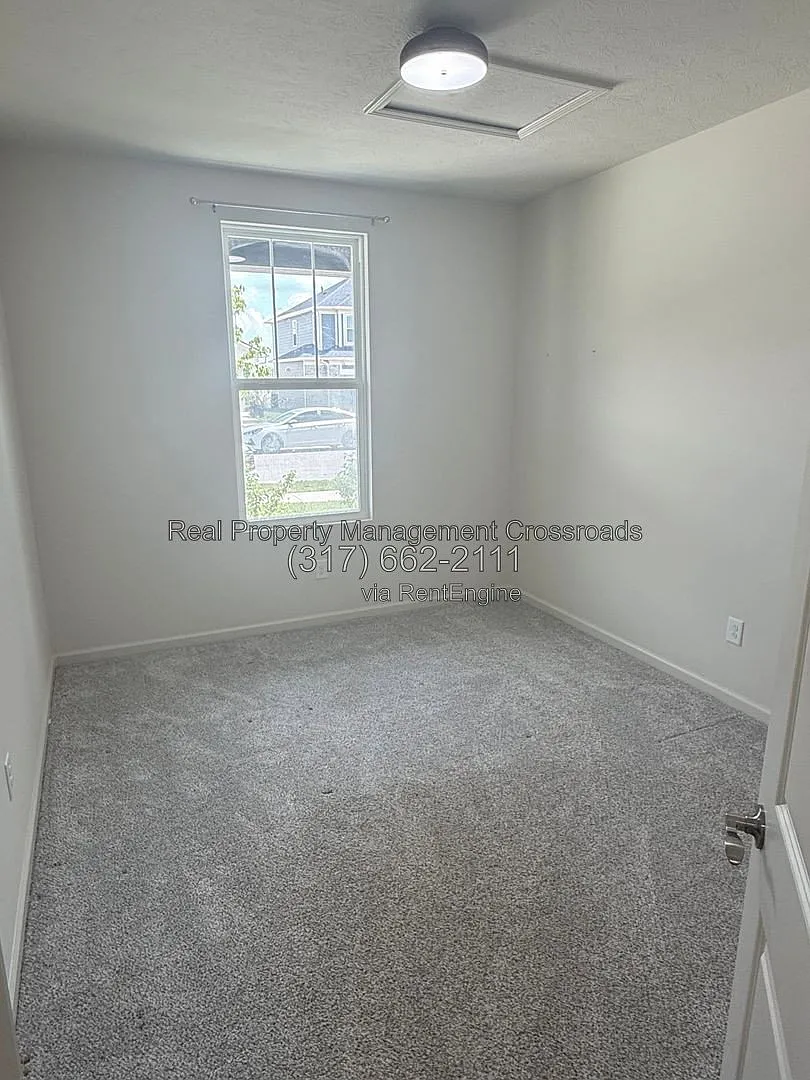 4 bed, 3.0 bath, 2550 sqft, $2,900 — Photo 3