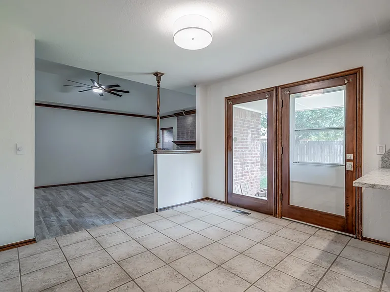 1817 Victoria Dr — Photo 14