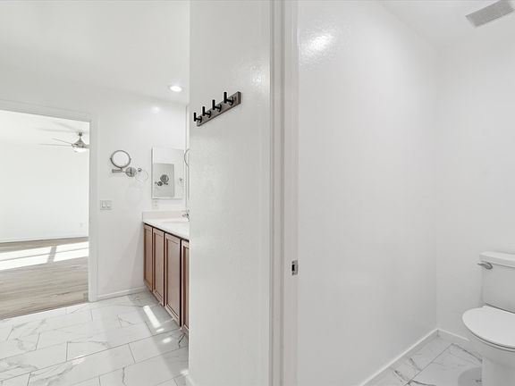 4th image of 37292 N Yellowstone Dr