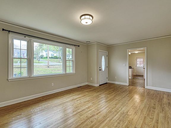 4th image of 200 Princeton Ave