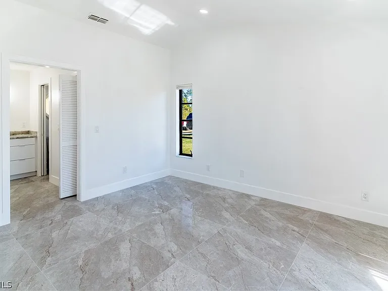 720 Chavers St — Photo 15