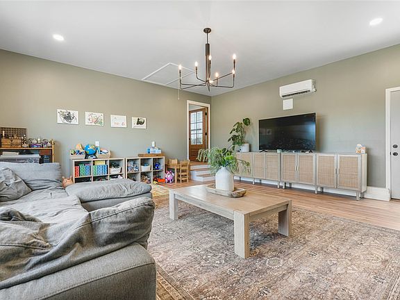 5th image of 62 Bluegrass Dr