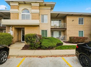 4223 W 76th St APT 204, Chicago, IL 60652