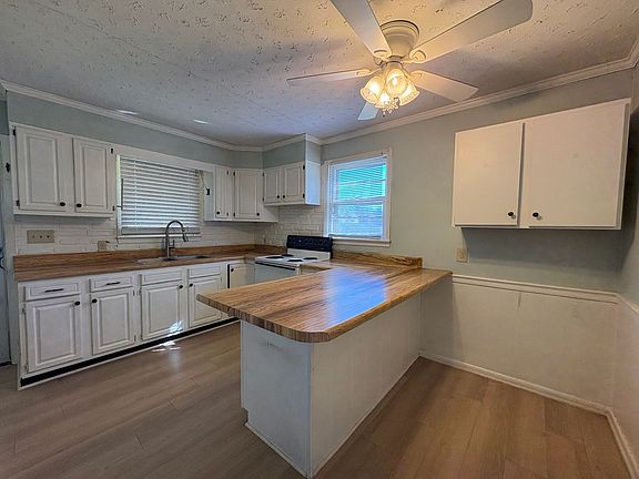 4th image of 315 Snider St