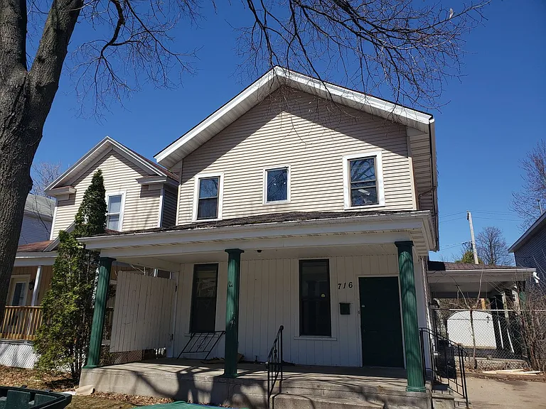 716 Washington St — Photo 1