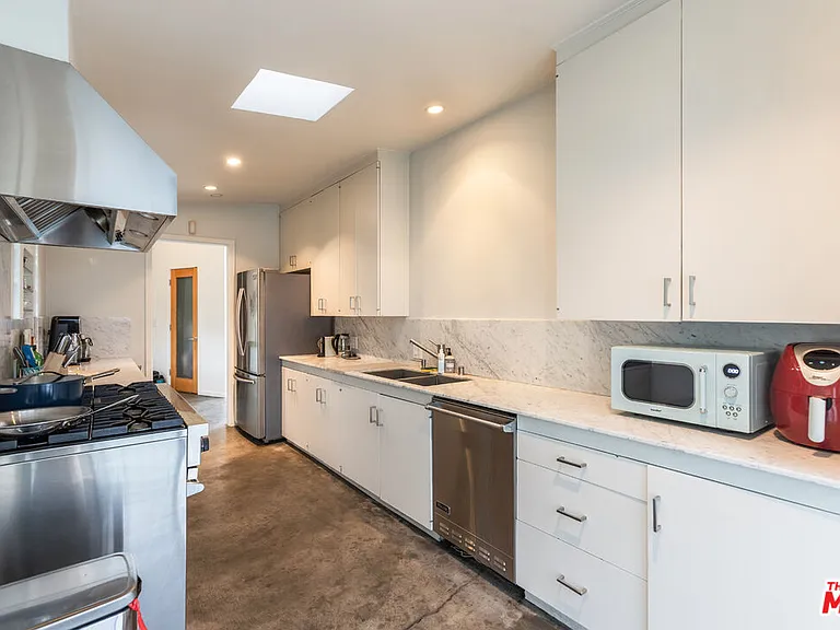 8634 Franklin Ave — Photo 19