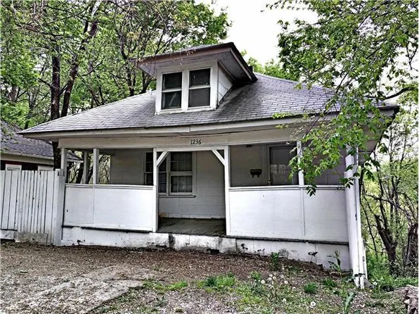 1236 Topping Ave, Kansas City, MO 64126