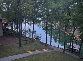 647 Deerwood Ln, La Follette, TN 37766