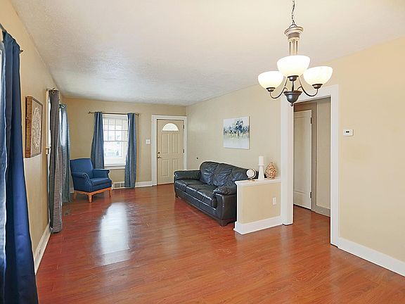 3rd image of 412 W 12th St