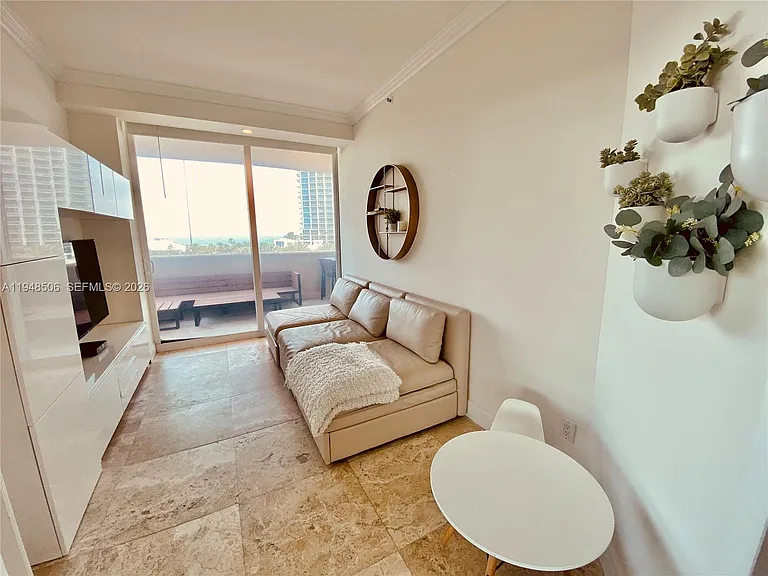 300 S Pointe Dr #705 — Photo 5