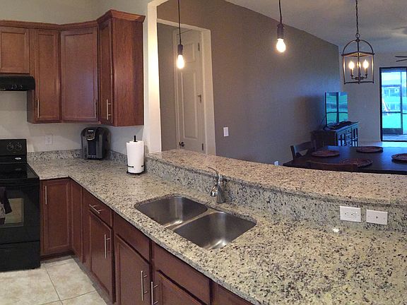 4th image of 10966 Clarendon St