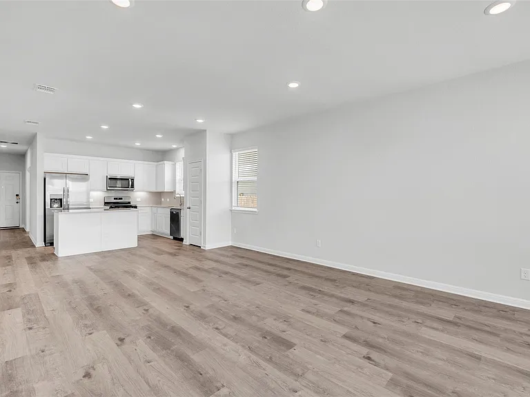2412 Ekvall Dr — Photo 4