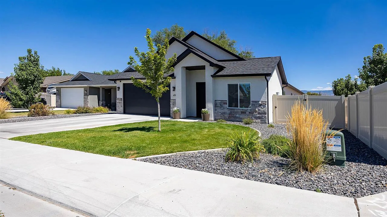 4 bed, 1756 sqft, $2,600 — Photo 2