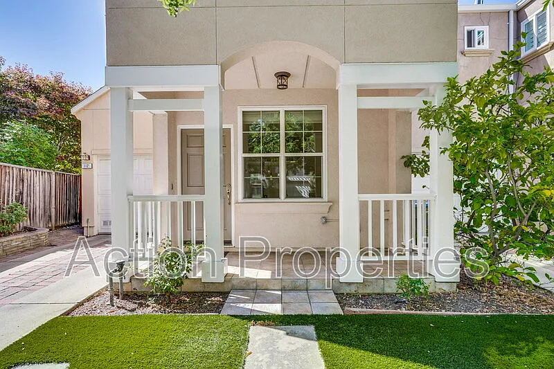 3 bed, 2.5 bath, 1339 sqft, $6,495 — Photo 2