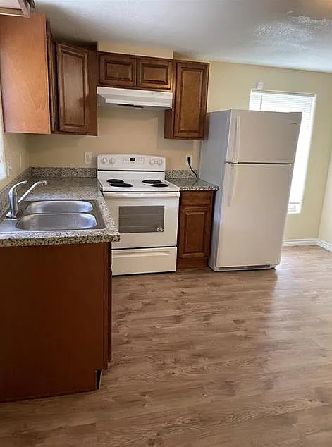 706 Harris Ave — Photo 3
