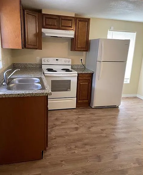 706 Harris Ave — Photo 3