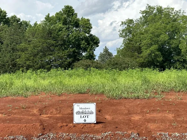 4 The Mdws, Riceville, TN 37370