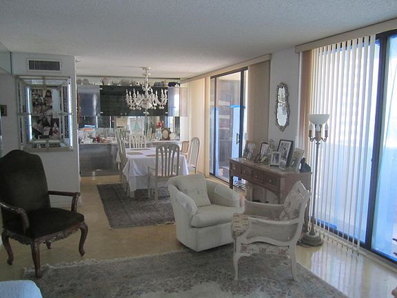 5th image of 115 Lakeshore Dr APT 1046