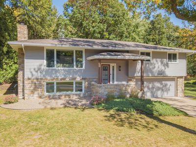 1886 Hampshire Ln N, Minneapolis, MN, 55427