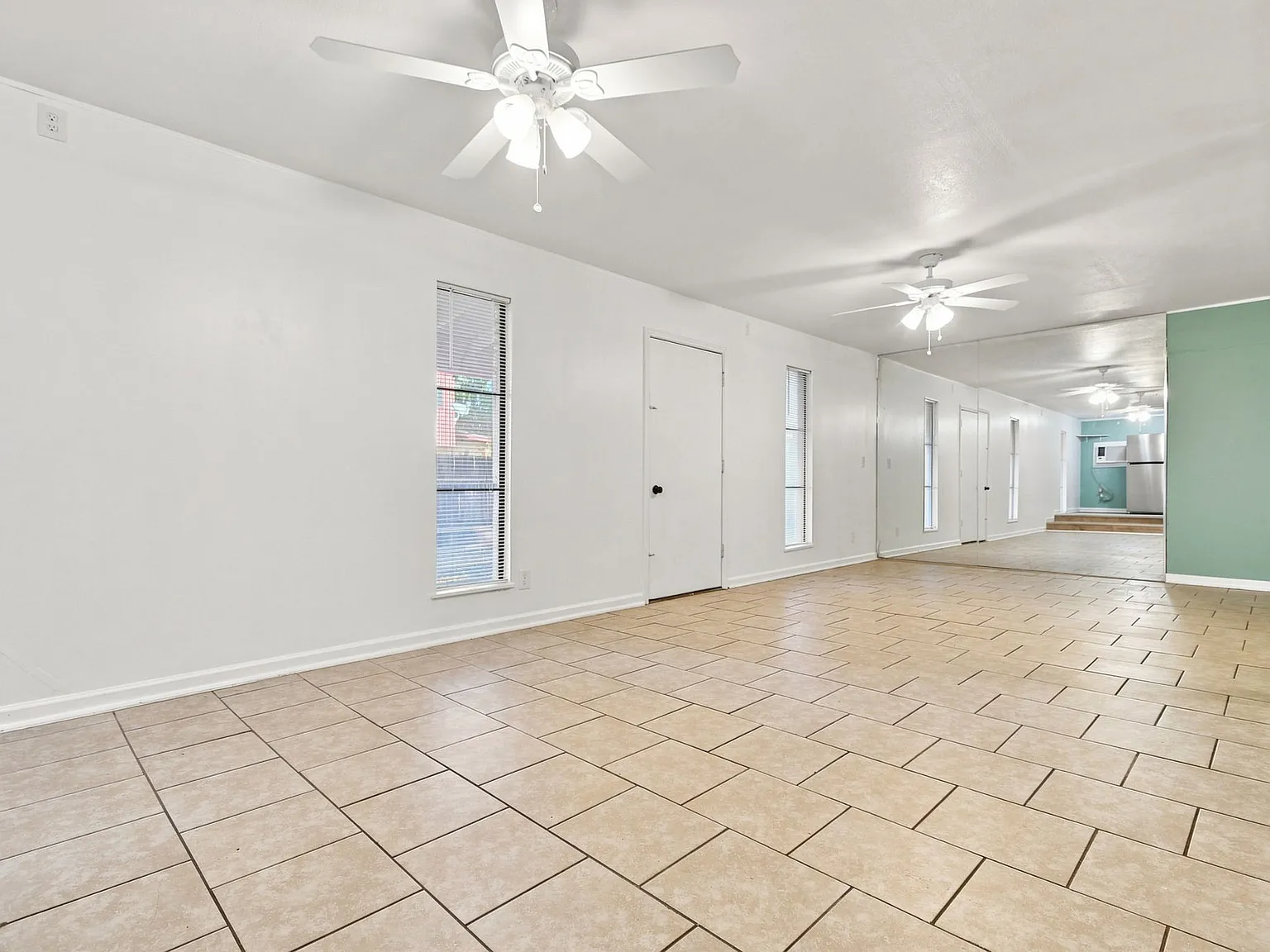 1 bed, 850 sqft, $1,300 — Photo 2