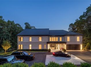 2062 Crest Rd, Syosset, NY 11791