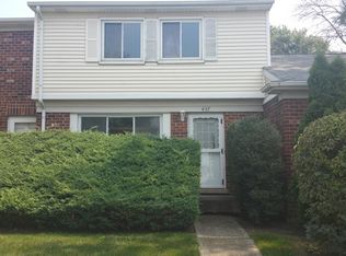 437 Greentree Ln, Bolingbrook, IL 60440