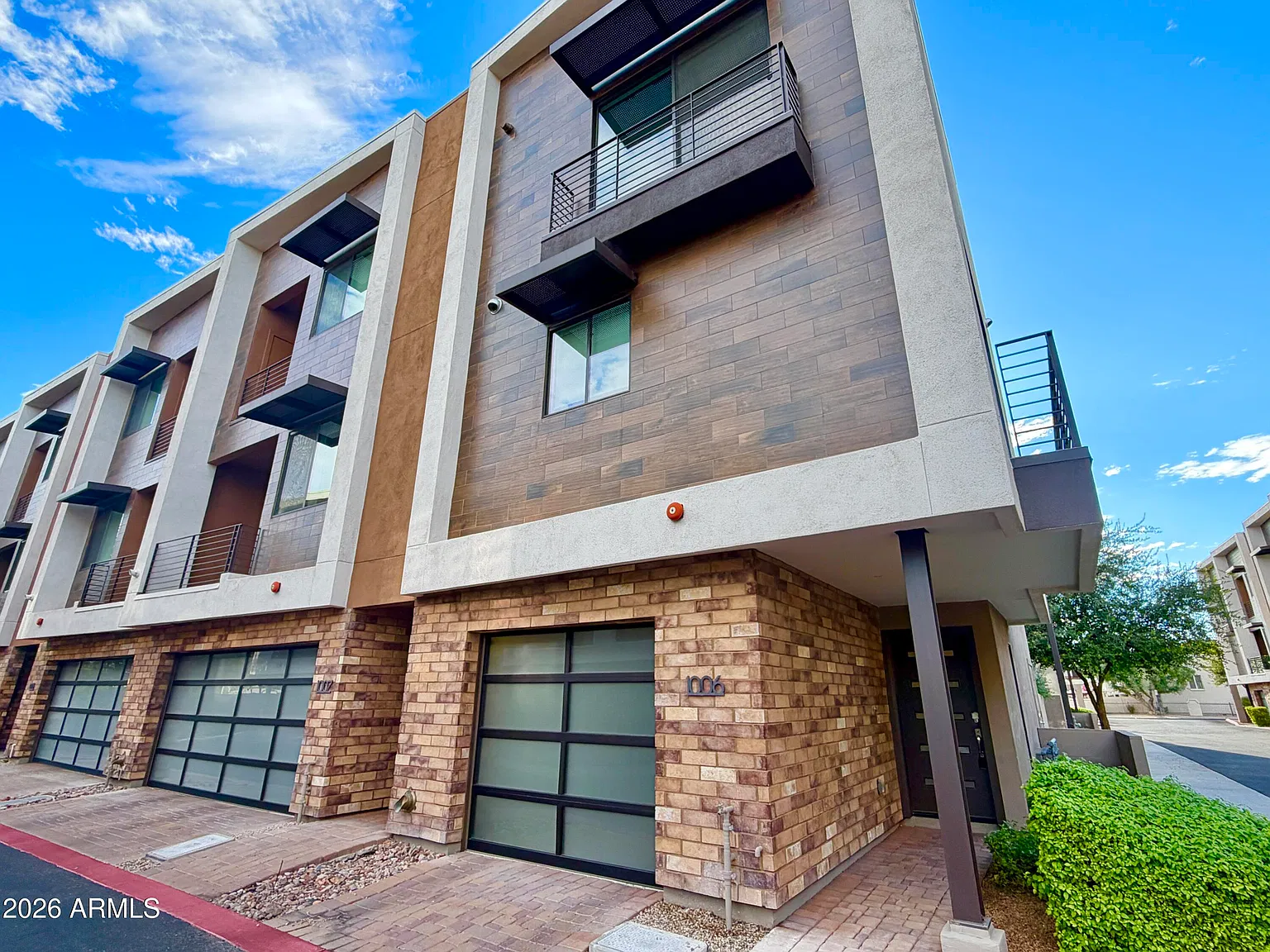 2 bed, 2.5 bath, 1510 sqft, $3,200 — Photo 2