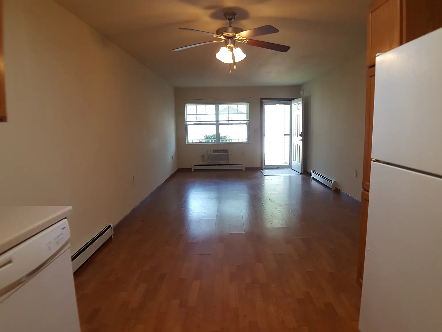 3 bed, 1.5 bath, 1244 sqft, $950 — Photo 4