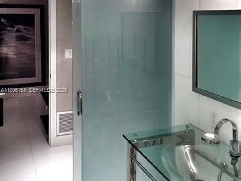 2301 Collins Ave #1507 — Photo 17