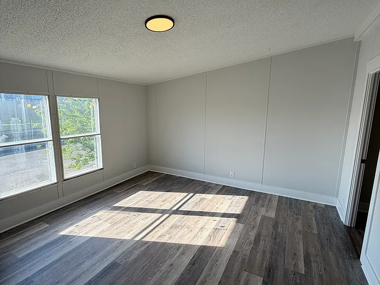 510 8th Ave E — Photo 8