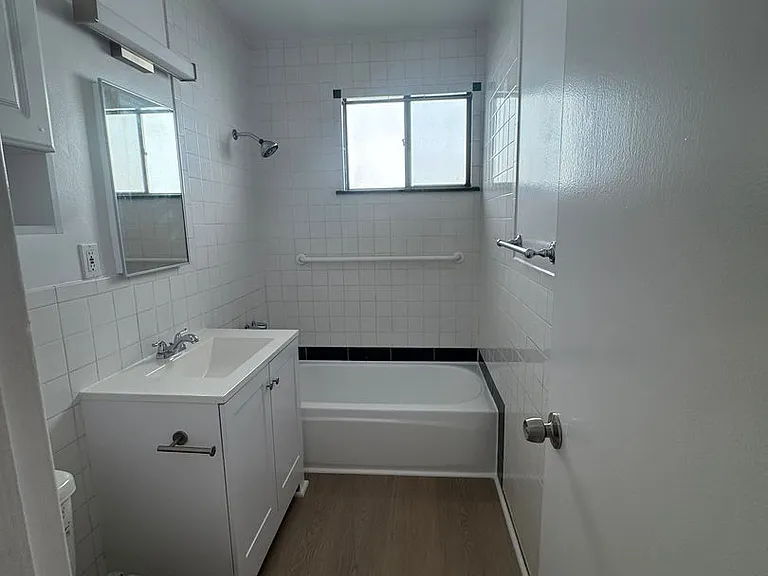 11816 Chandler Blvd #11 — Photo 16