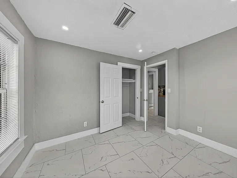 724 Bradley St — Photo 11
